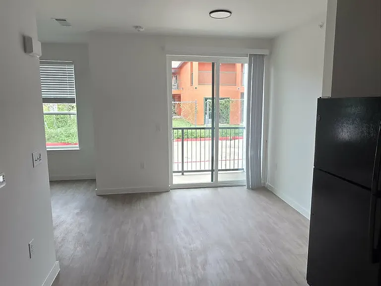 Memorial Apartments — Photo 8