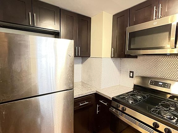 2nd image of 1720 W Girard Ave APT 2R
