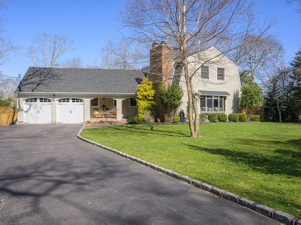 11 Harbor Rd, Hampton Bays, NY 11946