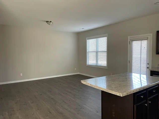 208 Gretzky Pkwy — Photo 3