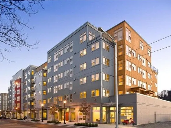 827 Hiawatha Pl APT 315, Seattle, WA 98144