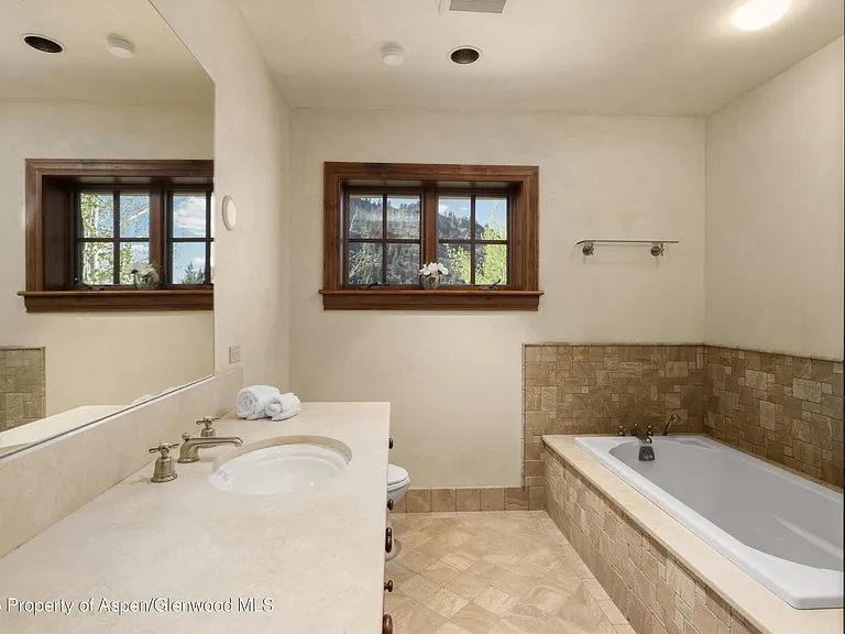 388 Exhibition Ln — Photo 40