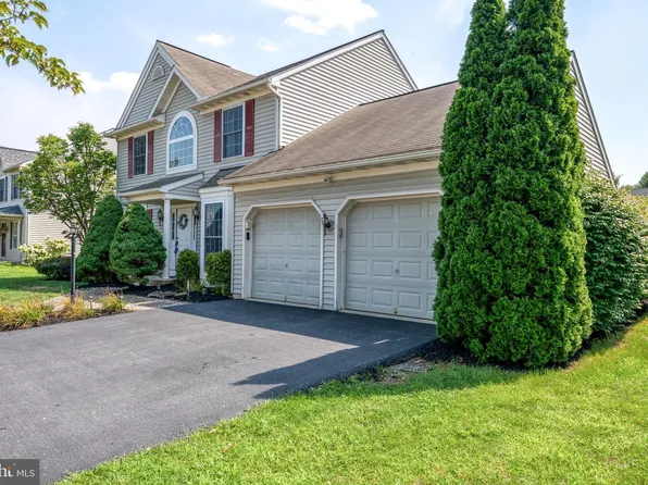 227 Deerfield Ln, Lititz, PA 17543
