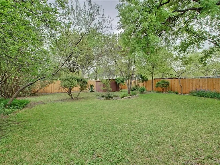 1910 W Saint Johns Ave — Photo 42