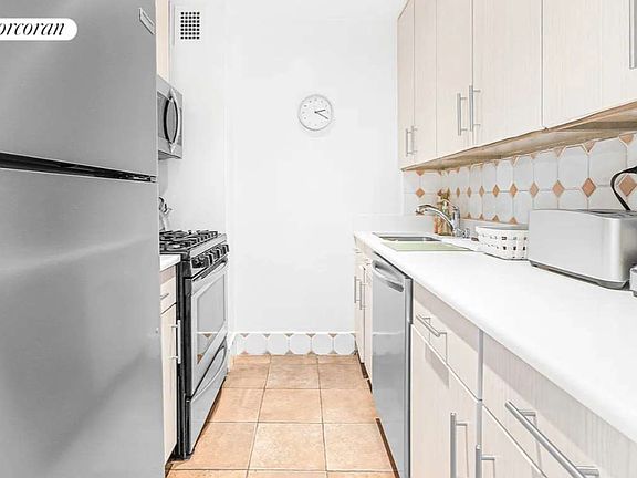 5th image of 310 E 46th St APT 20-L