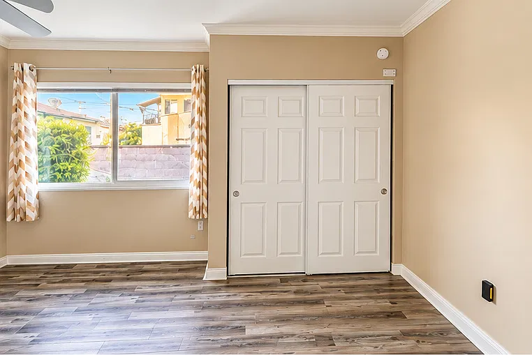 7512 California Ave — Photo 2