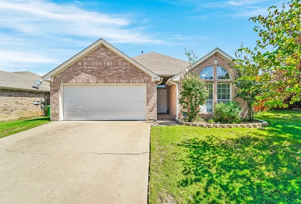 3 bed, 1777 sqft, $2,300 — Photo 1