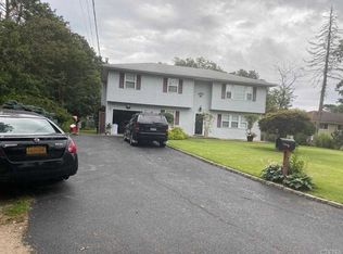 1169 Howells Rd, Bay Shore, NY 11706