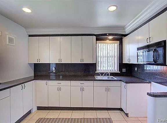 5th image of 1271 E Hudson Ave