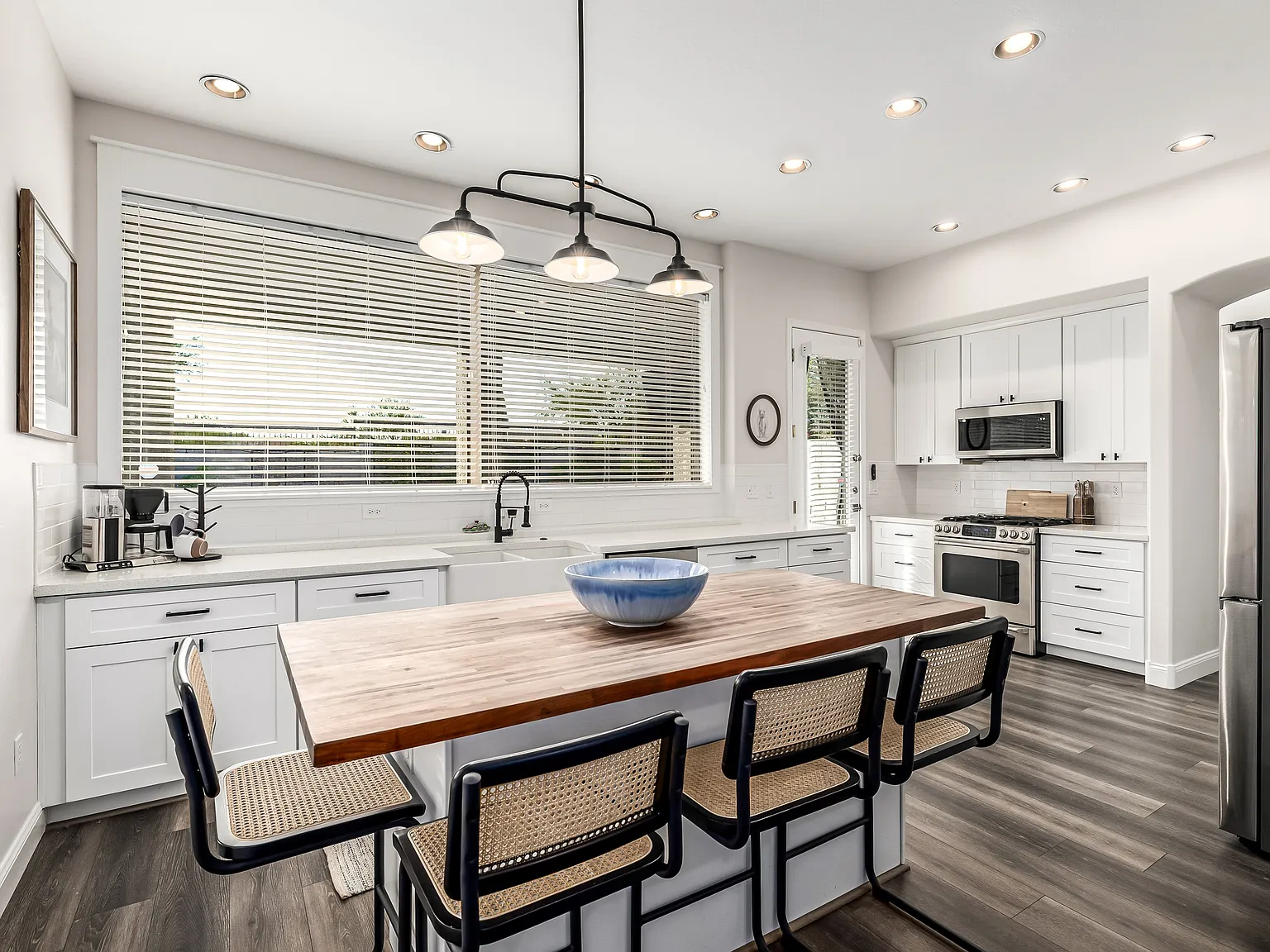 5 bed, 2451 sqft, $3,750 — Photo 4