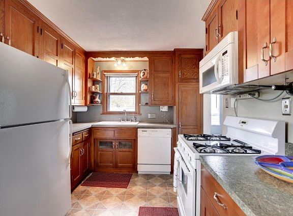 5th image of 5600 38th Ave S