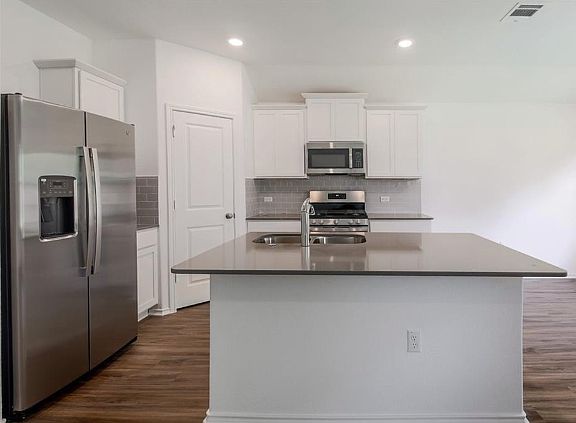 3rd image of 10724 Steinbeck Dr