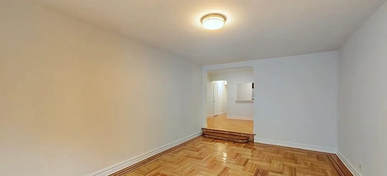 100 Bennett Avenue — Photo 4