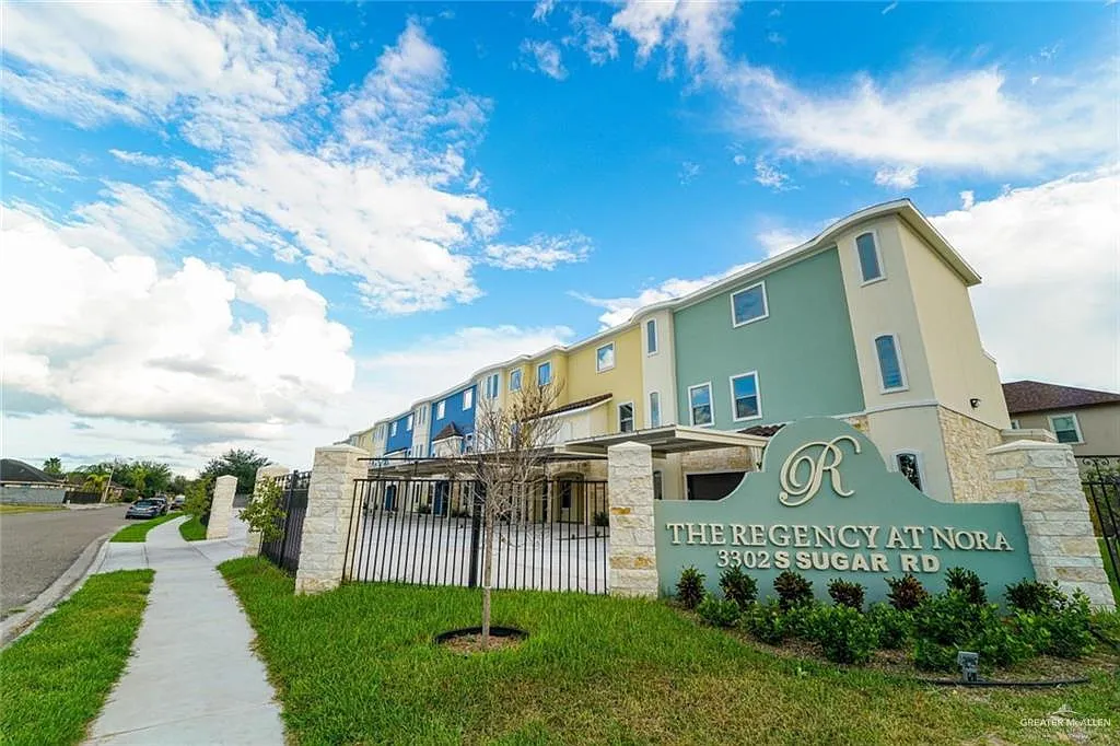 3 bed, 2.5 bath, 1530 sqft, $1,595 — Photo 2