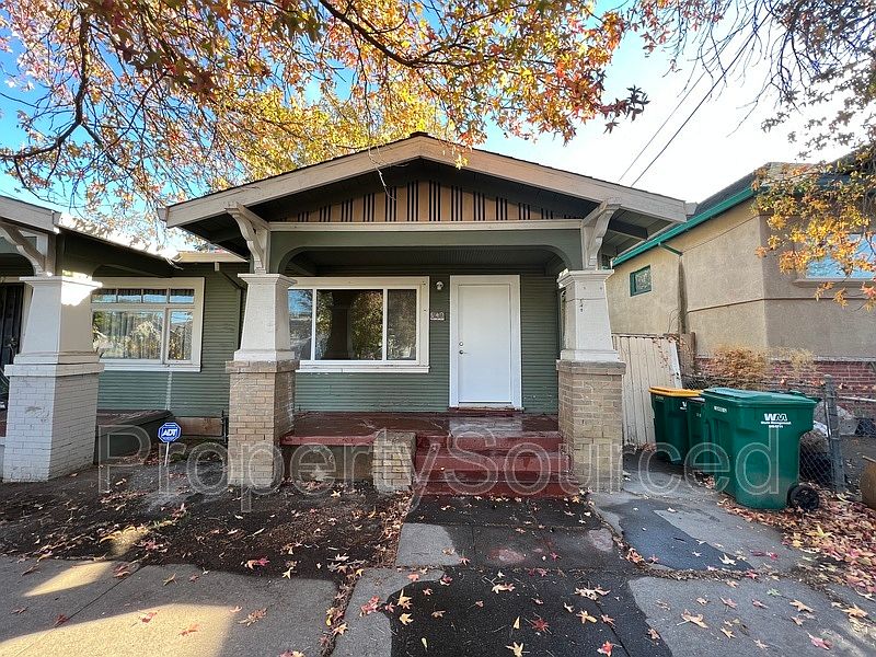 1st image of 946 S Sierra Nevada St