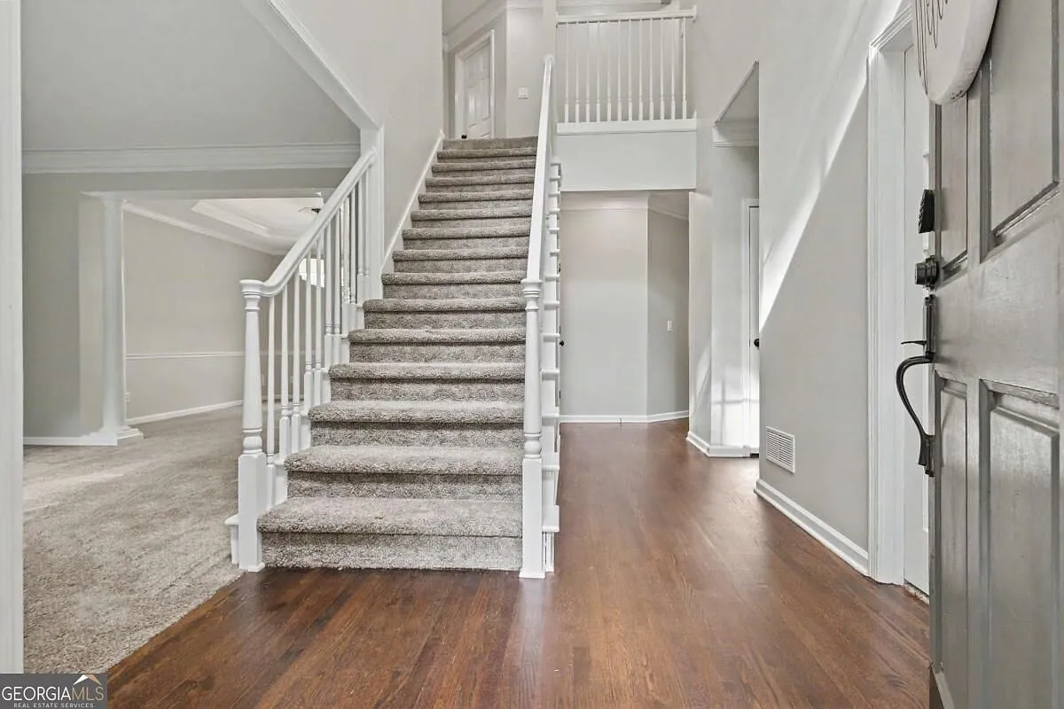 5 bed, 4.0 bath, 4771 sqft, $4,600 — Photo 2