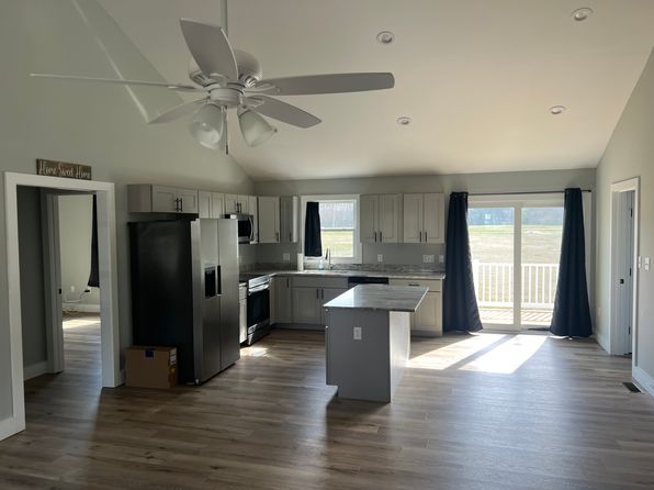 8 Johnson St, Onancock, VA 23417