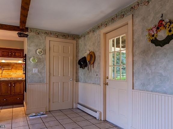4th image of 110 Vail St