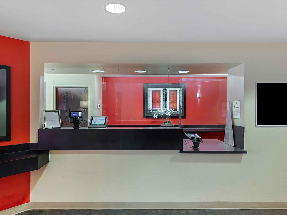 Lobby and Guest Check-in