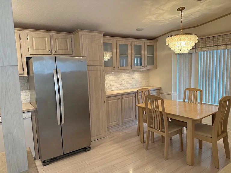 547 Lake Dr — Photo 6