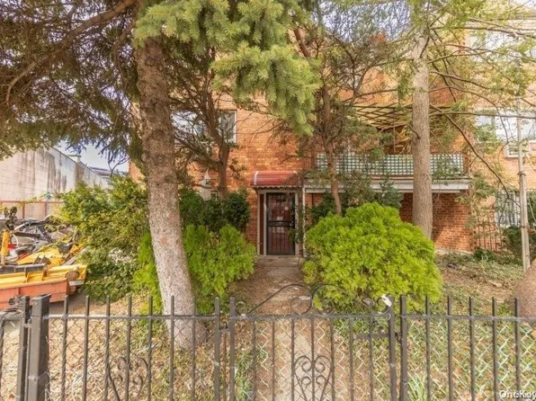 23-30 42nd Street, Astoria, NY 11105