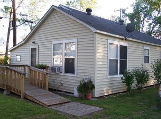208 Shropshire St, El Campo, TX 77437