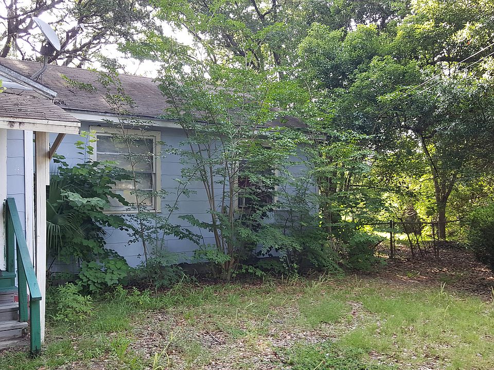 1st image of 602 Gardenia Ln