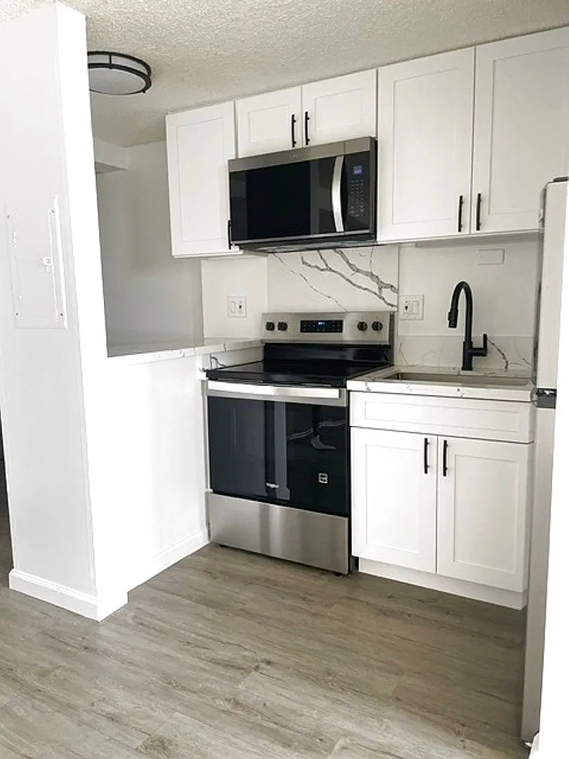 Century Park Plaza Newly Remodeled Studio $1,750/Month — Photo 3