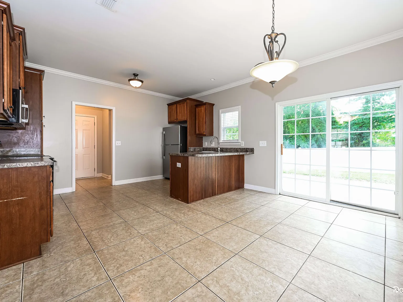 3 bed, 2.5 bath, 1862 sqft, $2,425 — Photo 3