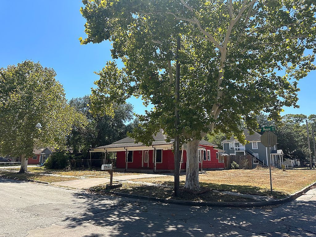 402 August St, El Campo, TX 77437 Zillow