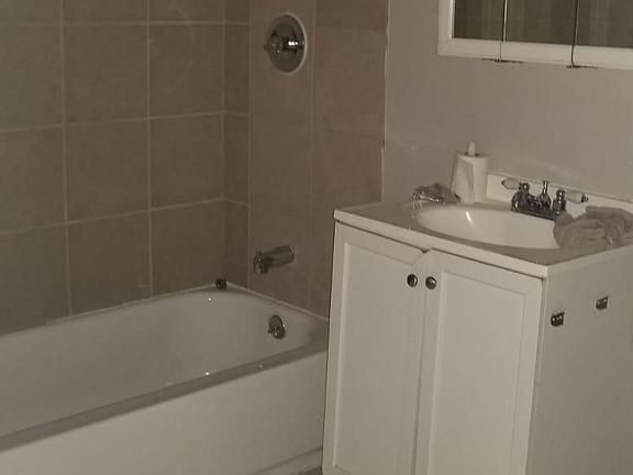 3rd image of 928 N Lawndale Ave #1FRONT