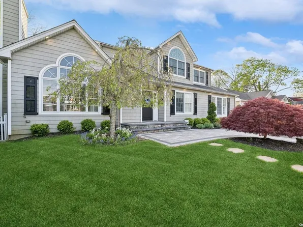42 Foster Lane, Babylon, NY 11702