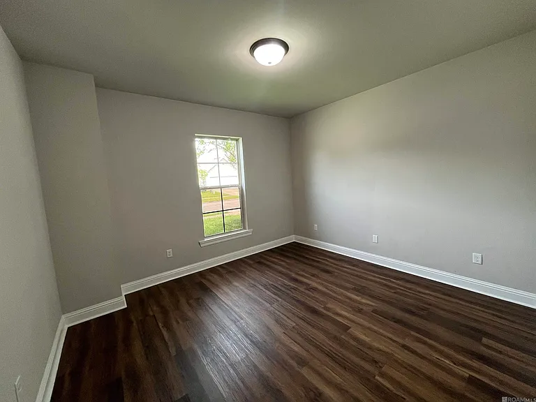 1303 Hickory Creek Dr — Photo 13