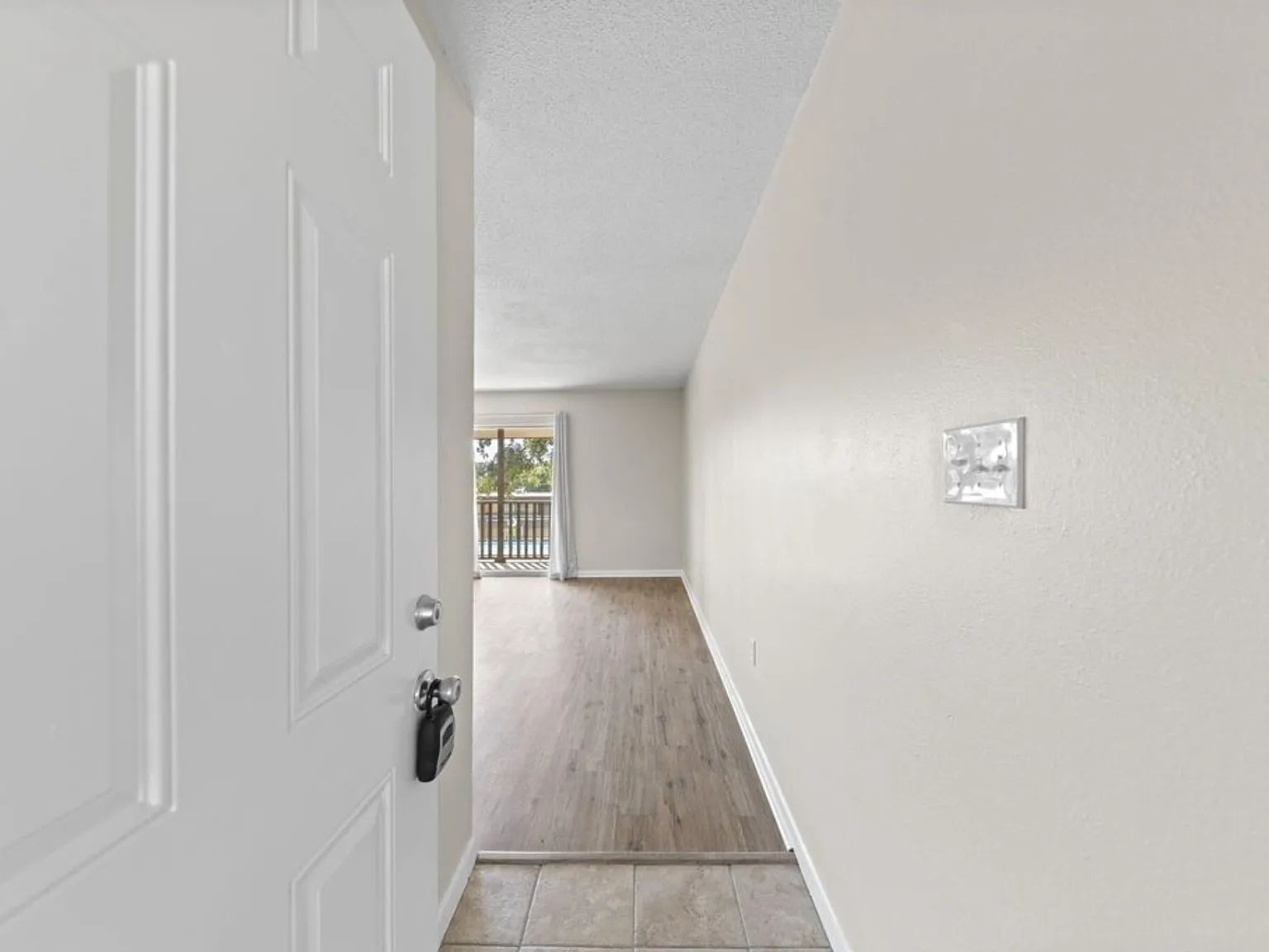 2 bed, 994 sqft, $1,700 — Photo 3