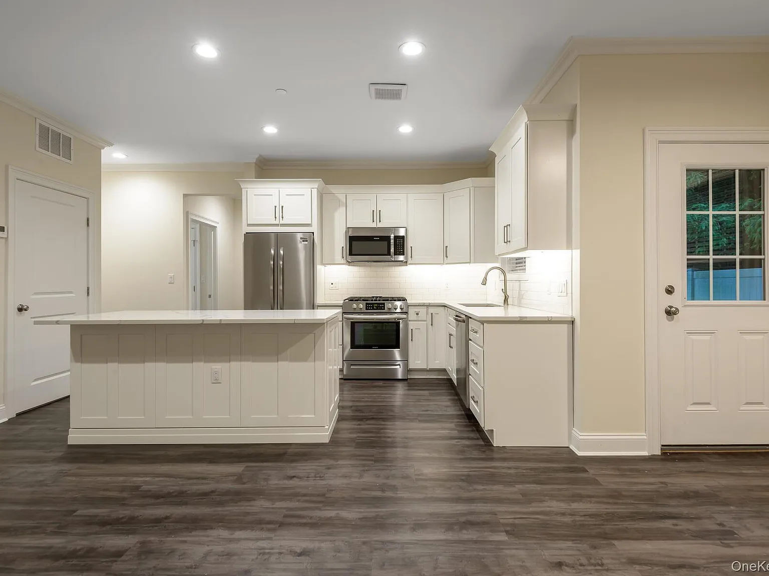 3 bed, 2.0 bath, $4,900 — Photo 4