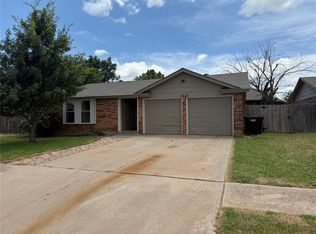 1213 Dreessen Dr, Moore, OK 73160