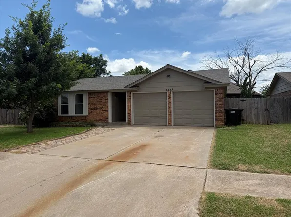 1213 Dreessen Dr, Moore, OK 73160