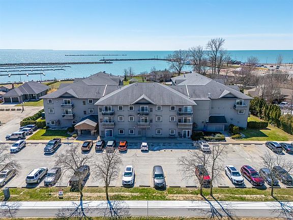 2nd image of 44 Robson Rd #207