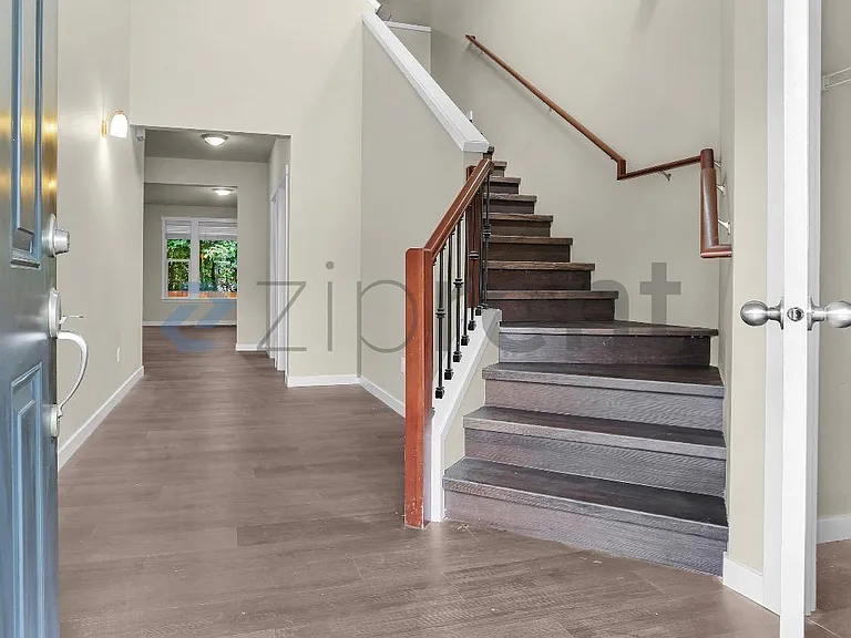 7805 163rd Street Ct E — Photo 2
