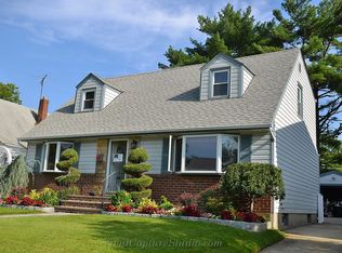 17 Yorkshire Rd, New Hyde Park, NY 11040