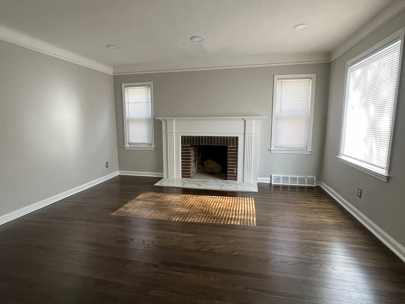 3 bed, 1129 sqft, $1,400 — Photo 2