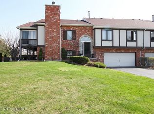 9915 Treetop Dr, Orland Park, IL 60462
