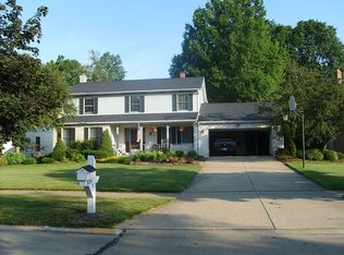 30794 Old Shore Dr, North Olmsted, OH
