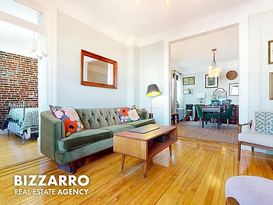 Sold by Bizzarro Agency | media 1