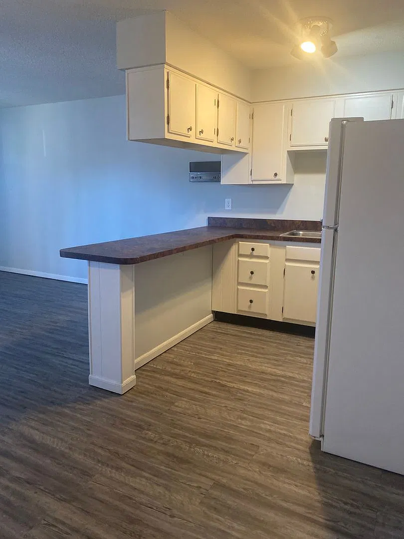 Driftwood Apartments — Photo 2
