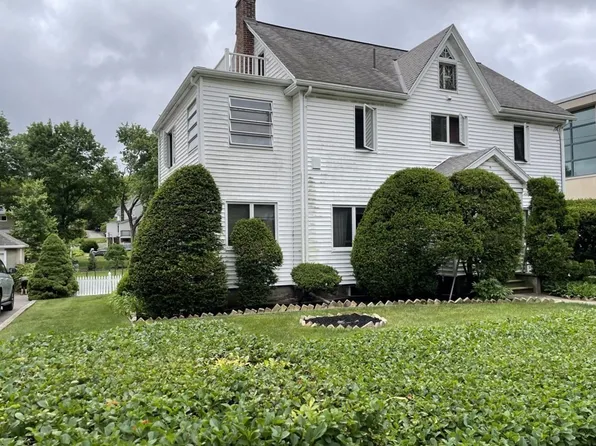 32 Kingsbury St, Wellesley, MA 02481