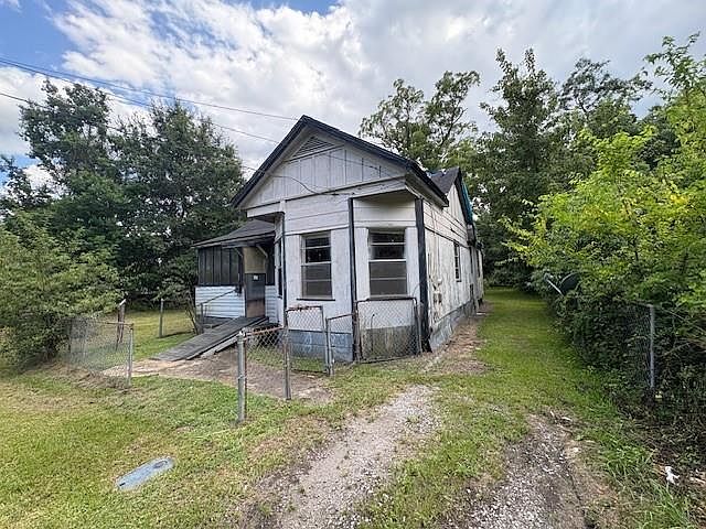 1st image of 735 Owens St