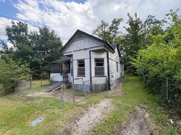 735 Owens St, Prichard, AL 36610
