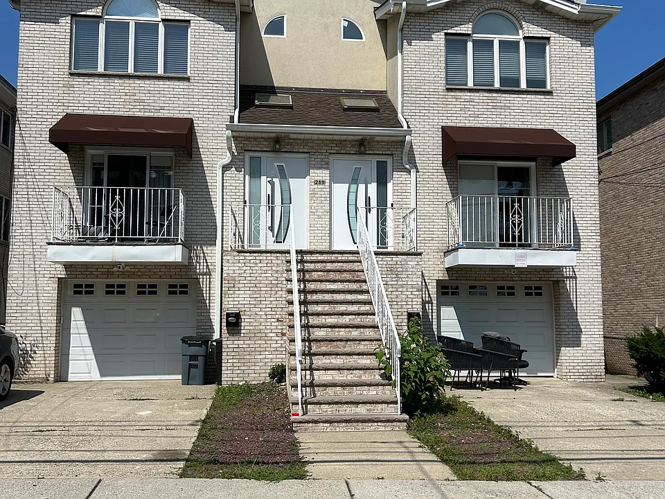 289 Knox Ave #1