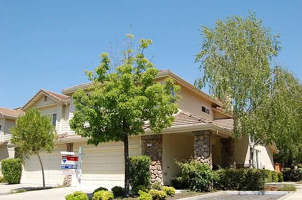 22 Mountain Valley Pl